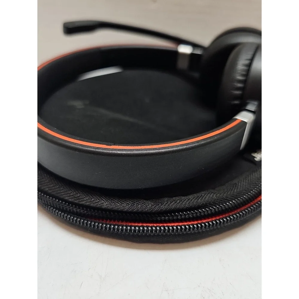 Jabra Evolve 65 HSC018W Headset w/ USB Cord For Charging.